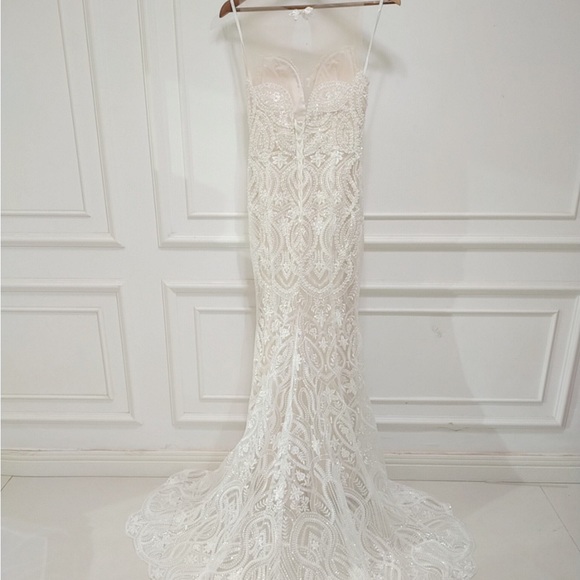 Wedding dress - Picture 6 of 8